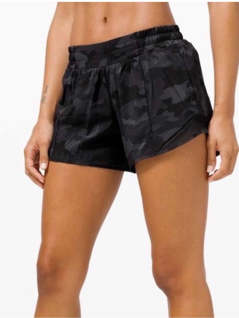 Lululemon Hotty Hot High-Rise
Lined Short 2.5" - Black Camo Size 4